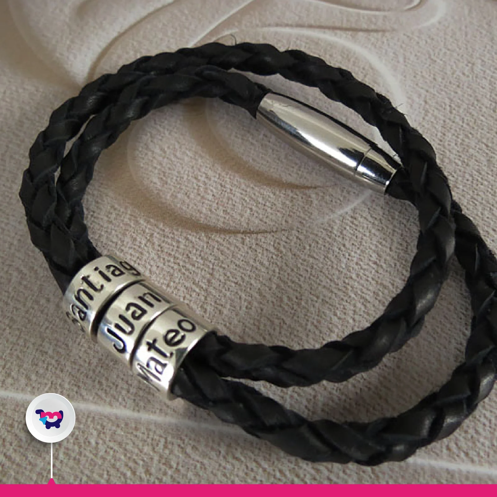 Pulsera aros grabados a mano cuero trenzado