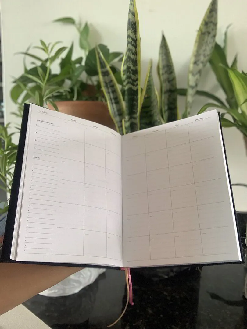 Planner mensual (Bordado personalizado)