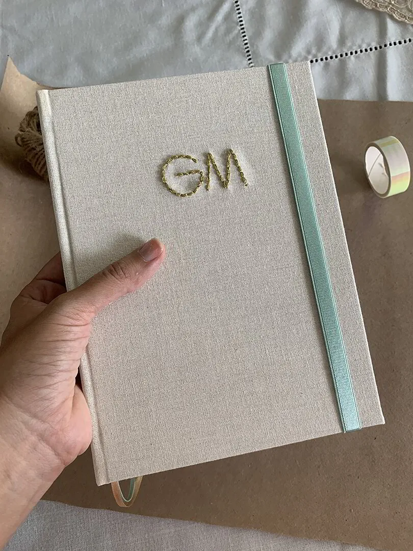 Planner mensual (Bordado personalizado)